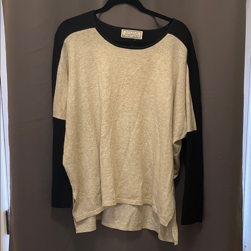 Sinuous color block hi-lo sweater